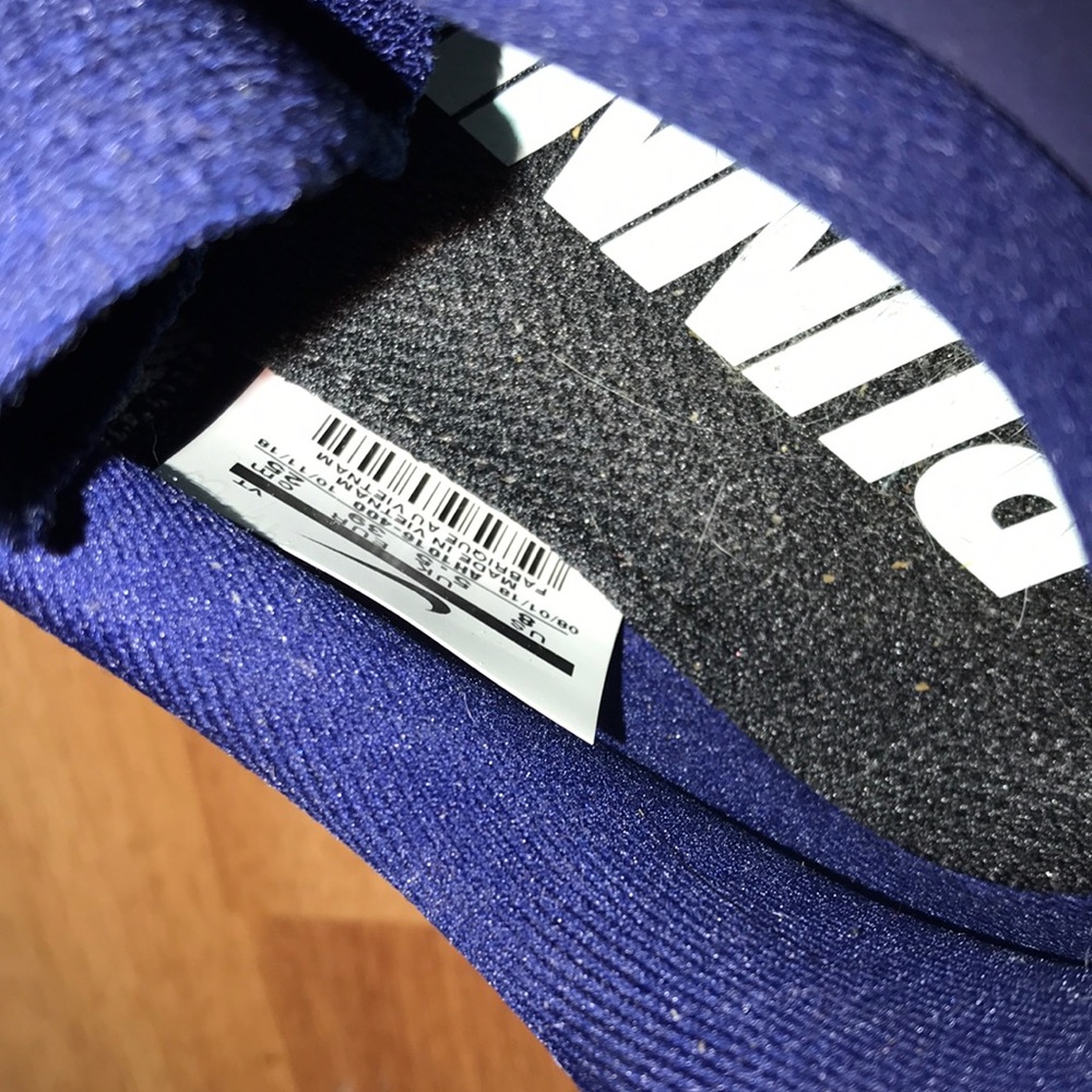 Nikes - Picture 3 of 4